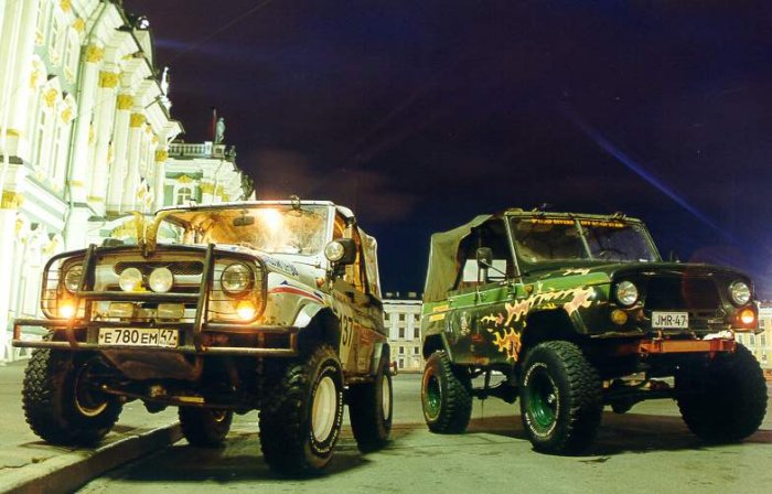 twee mooie jeeps